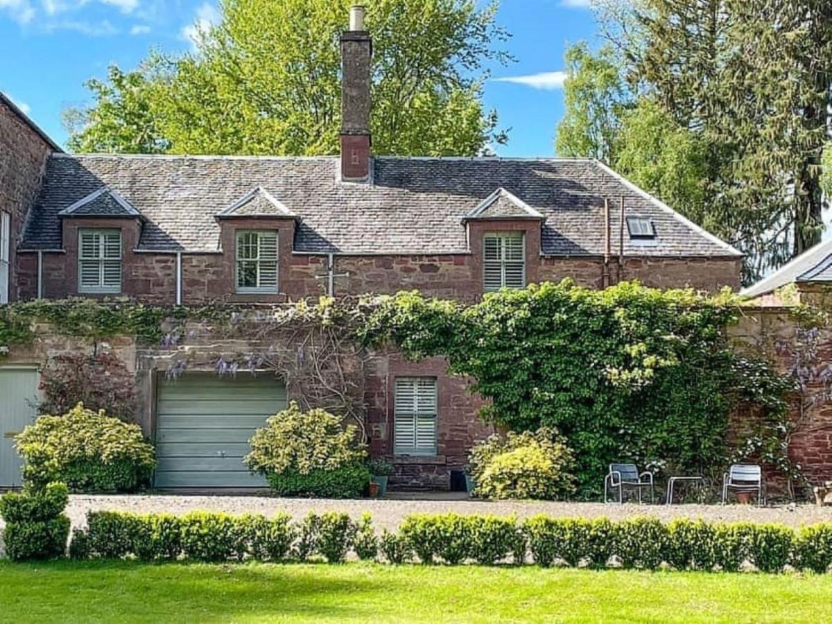 Reidochie Stables Luxury Haven Overlooking Garden Blairgowrie and Rattray